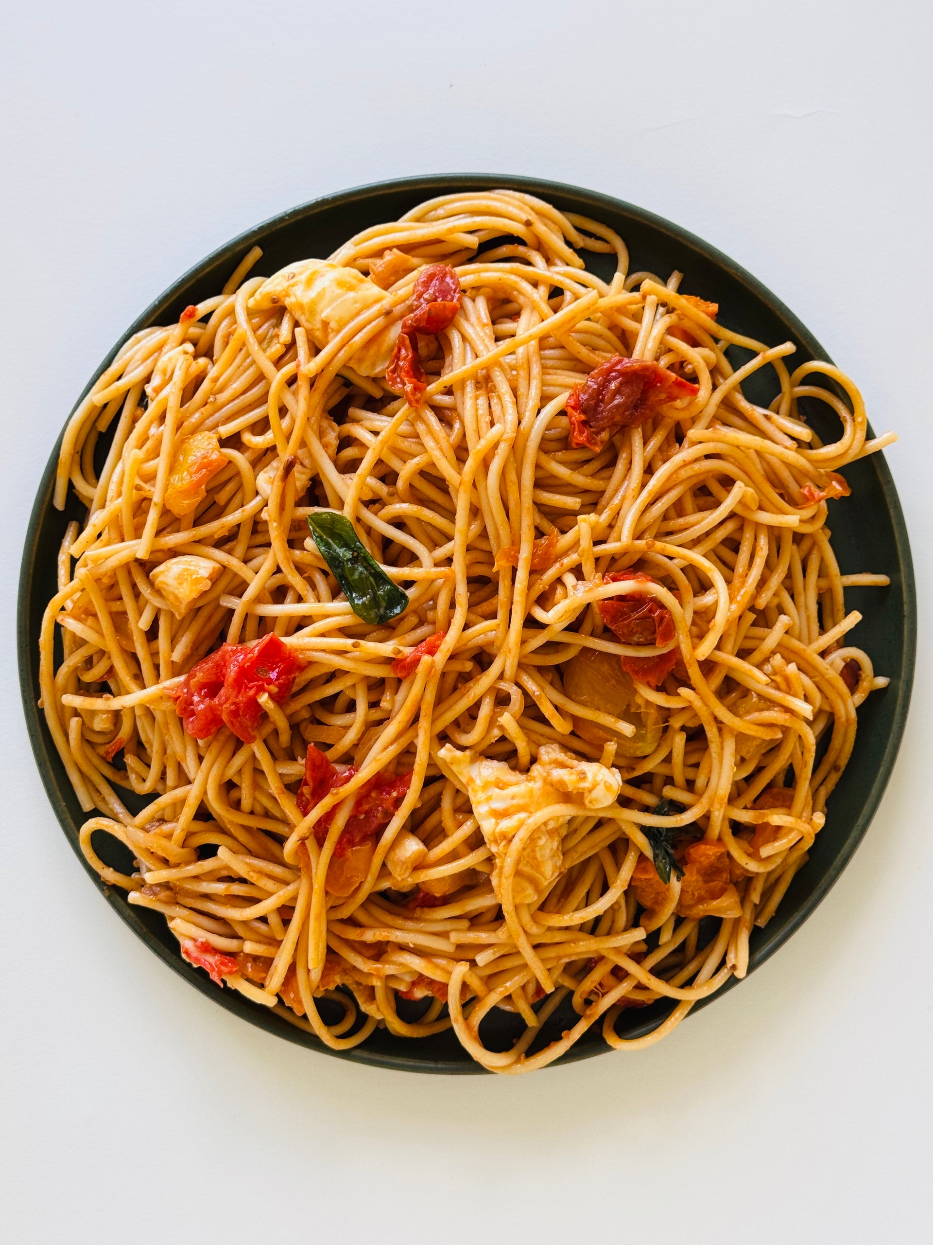 Spaghetti with Fresh Mozzarella and Tomatoes